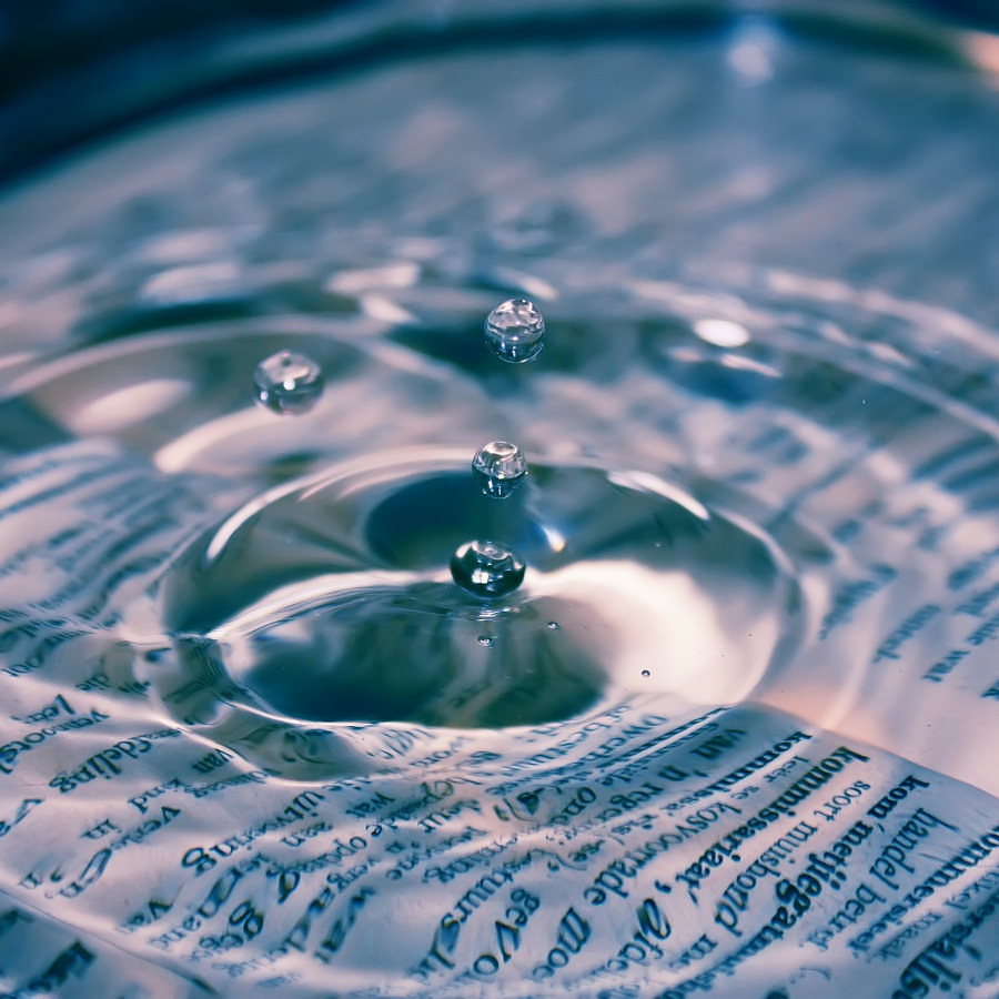Wassertropfen in Becken